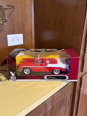 1:18 1956 Chevrolet Bel Air Convertible Diecast Model Deluxe Edition w/ Box